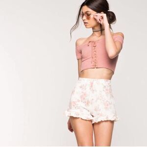 𝅺BNWT Super Cute Spring Ribbed Floral Shorts